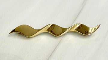 Tiffany & Co. Paloma Picasso Single Wave Brooch 18k Yellow Gold