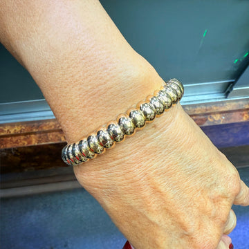 18k Yellow Gold Fluted Bangle Bracelet Circa 1970s