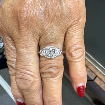 Vintage 1950s Diamond Platinum Engagement Ring