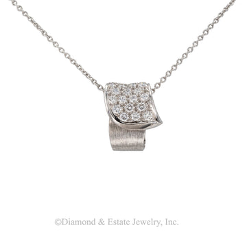 Henry Dunay diamond and platinum pendant necklace.