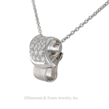Henry Dunay diamond and platinum pendant necklace.